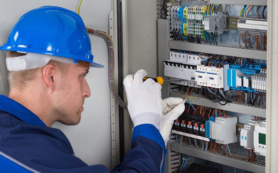 prix électricien Louvres