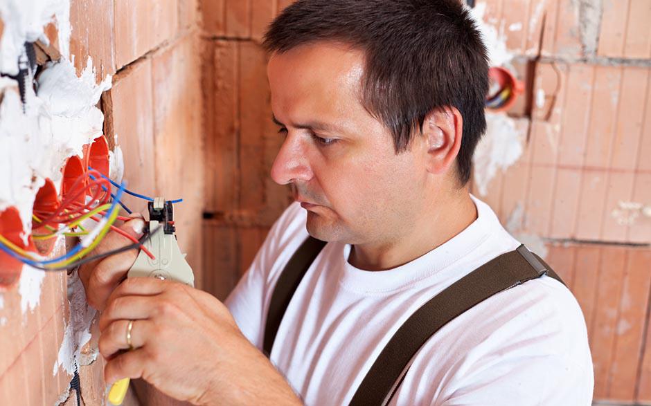 recherche travail électricien bâtiment Épône