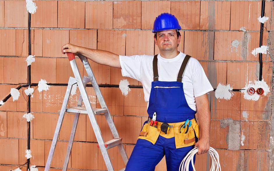 travail électricien Louvres